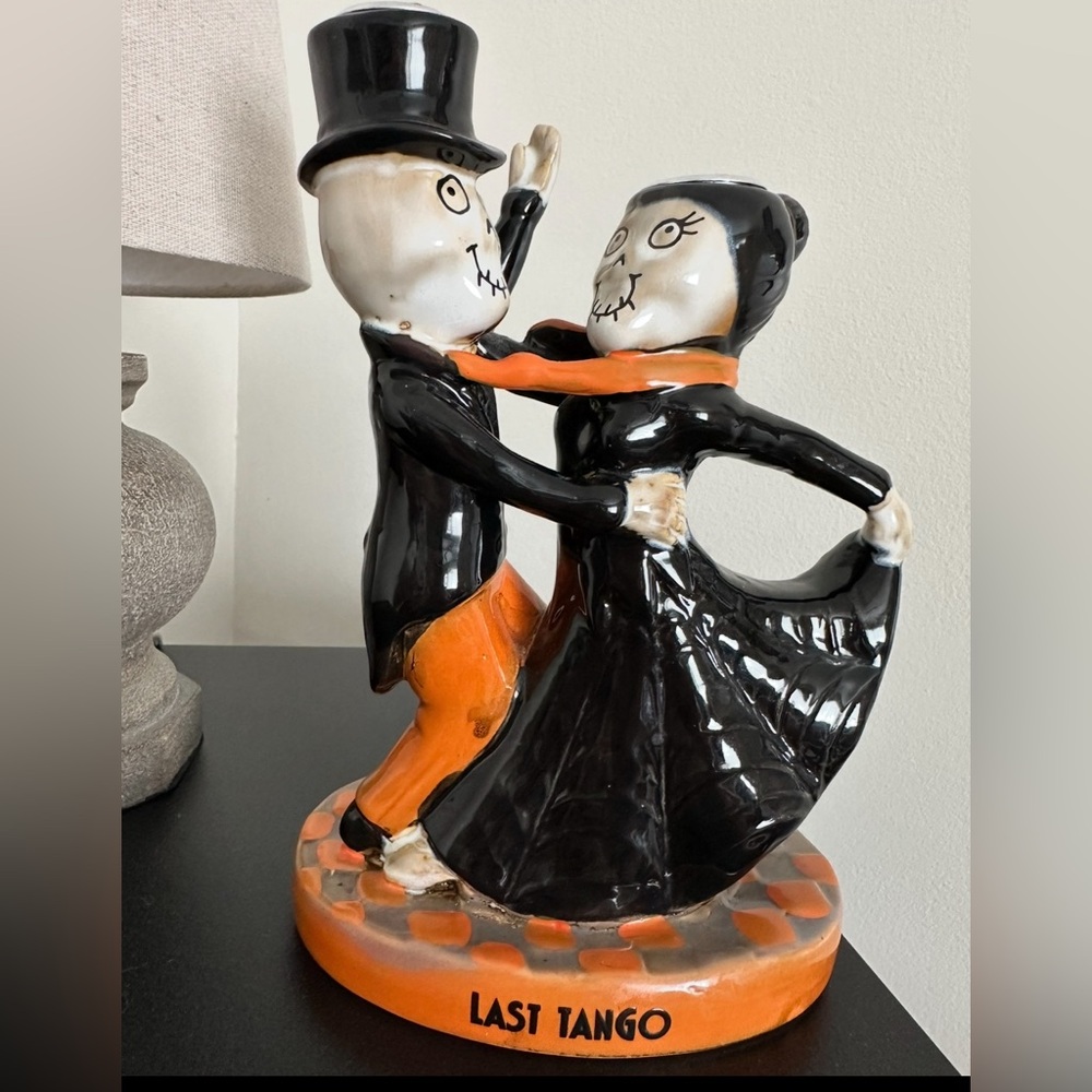 Bony Bunch by Yankee Candle “ Last Tango” Skeleton Couple Figurine. CandleHolder